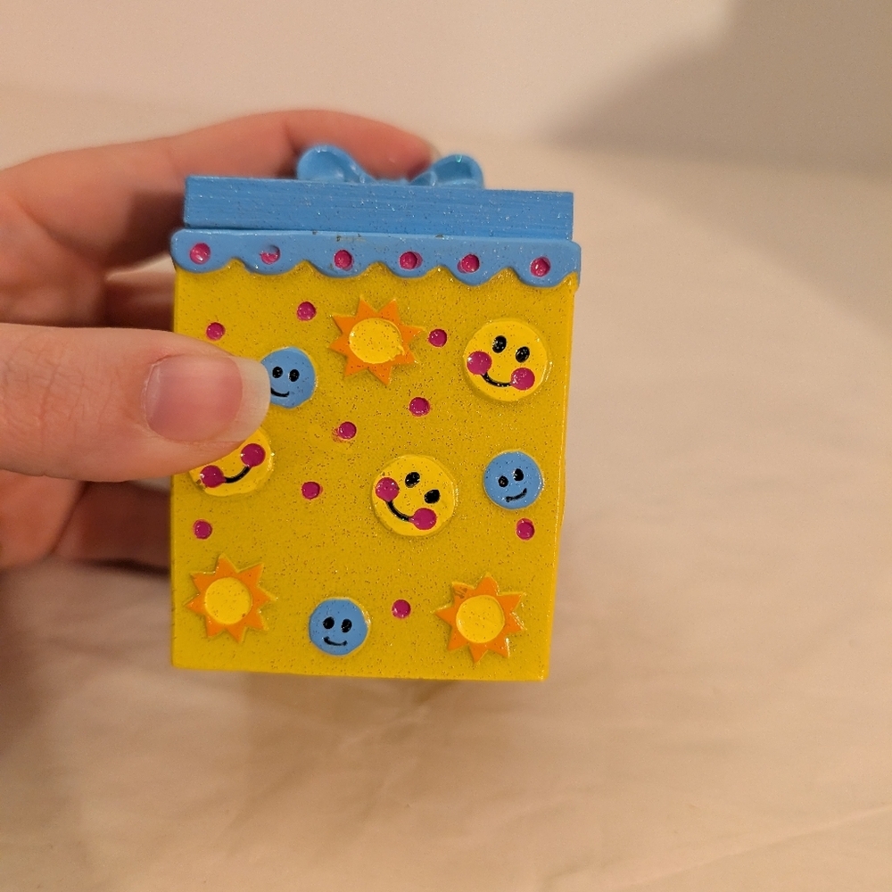 Vintage 2004 Claire's Trinket Box Smiley Face and Sun - Missing Smile Dangle - Picture 5 of 8